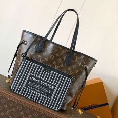 ST50837 LV Neverfull Inside Out medium-sized handbag showcases a brand new double-sided design with Monogram canvas and grain leather featuring a variable code chip model M11946 M12061