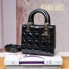 ST46213 DIOR Classic Lady Dior is crafted from patent leather and cowhide featuring a signature classic wicker pattern The interior is made of sheepskin and the shoulder straps are adjustable model M0531 44531