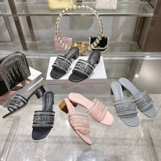 ST47238 Classic letter shaped slippers with thick rubber heel and simple stylish and versatile design